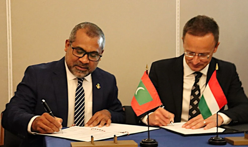 ހަންގޭރީން ދިވެހިންނަށް ސްކޮލަރޝިޕްގެ ފުރުޞަތުތައް ފަހިކޮށްދިނުމަށް ފަހުމުނާމާއެއްގައި ސޮއިކޮށްފި